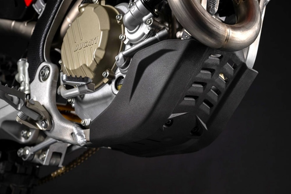 La Desmo450 MX diventa “ufficiale” con gli accessori Ducati Performance