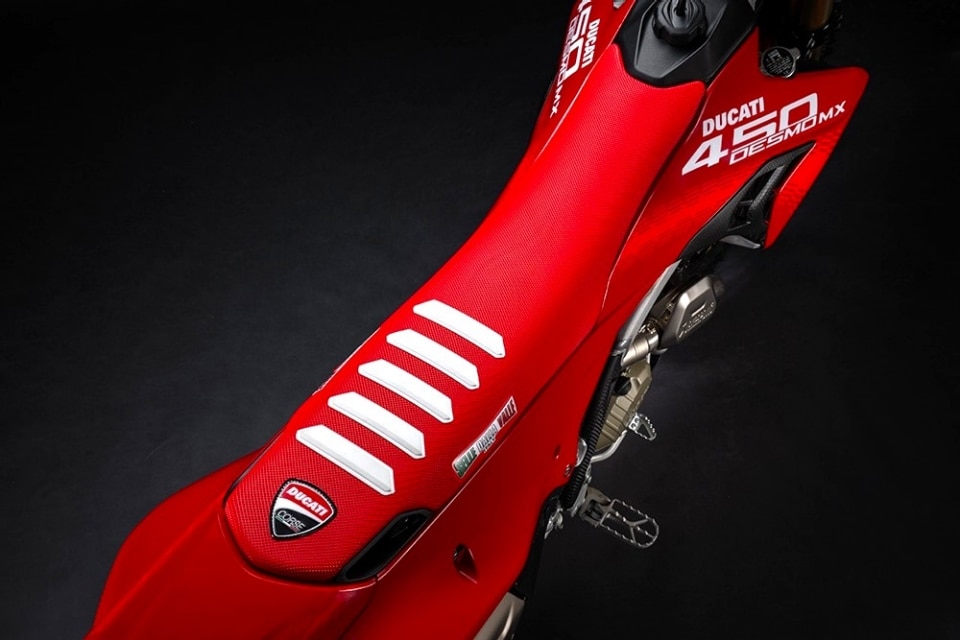 La Desmo450 MX diventa “ufficiale” con gli accessori Ducati Performance