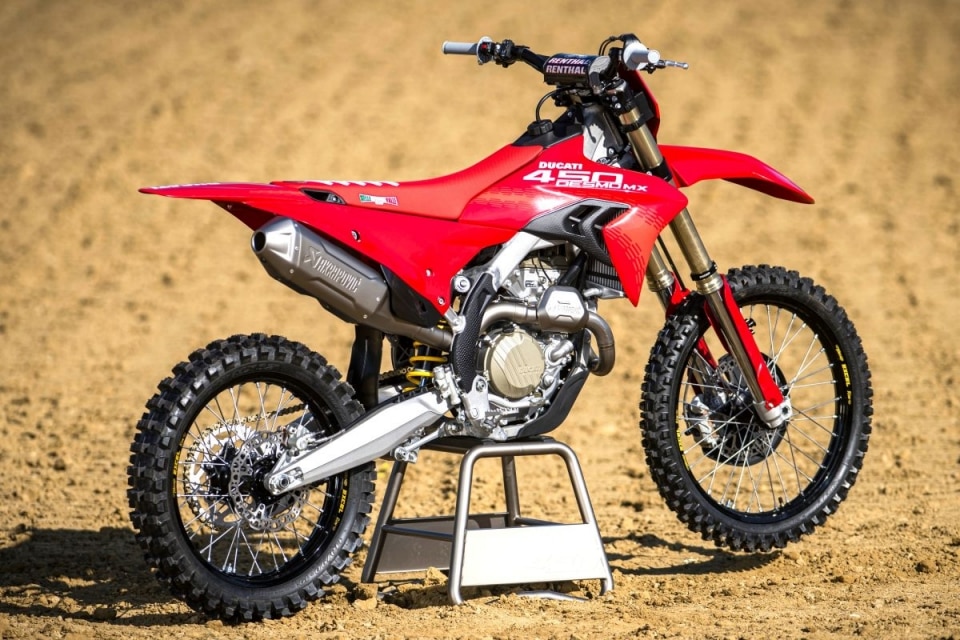 La Desmo450 MX diventa “ufficiale” con gli accessori Ducati Performance La Desmo450 MX diventa “ufficiale” con gli accessori Ducati Performance