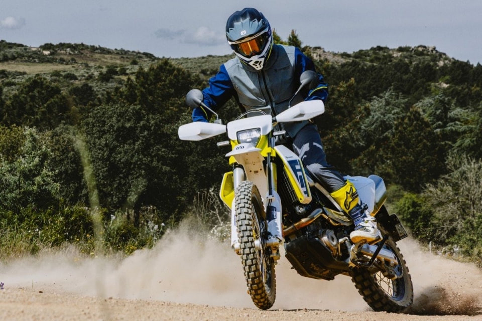 Nuove Husqvarna 701 Enduro e 701 Supermoto 2026: più potenza, più elettronica