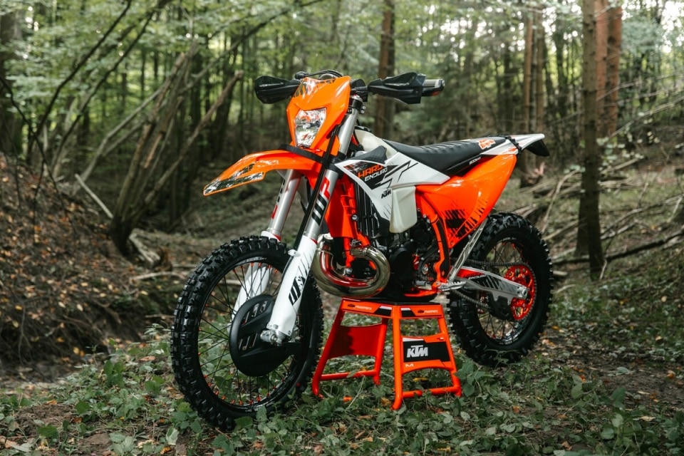 Nuova KTM 300 EXC Hardenduro 2026: regina dell’estremo