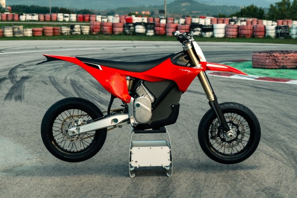 Stark Future presenta la VARG SM: supermoto, superpotente