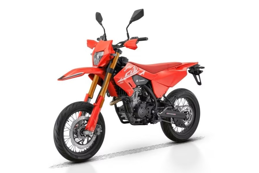 Arriva la QJ Motor COV 125, supermotard a 3.190 euro