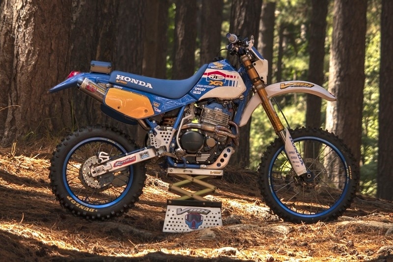 Honda XR600R by VMX Restomod: dall'Etna alle Alpi