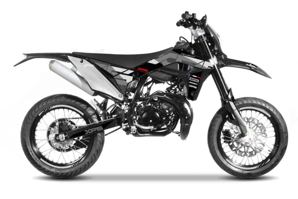 Peugeot a EICMA 2025 con l'XP6, un cinquantino a marce!