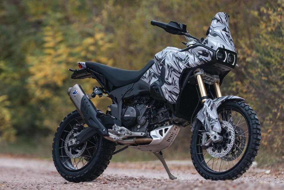 Ducati a EICMA 2025 presenta la Desmo250 MX e la Desmo450 Enduro