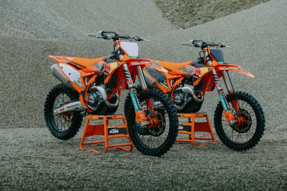 KTM presenta le nuove SX-F Factory Edition 2026