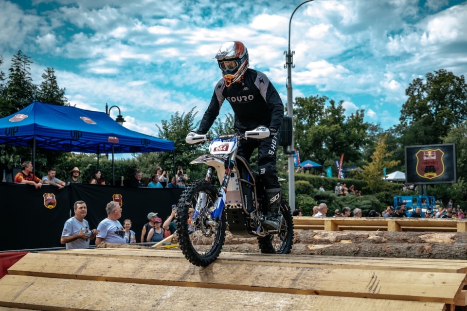 Ecco la  JARV-E, la prima moto elettrica per hard enduro sviluppata da Graham Jarvis