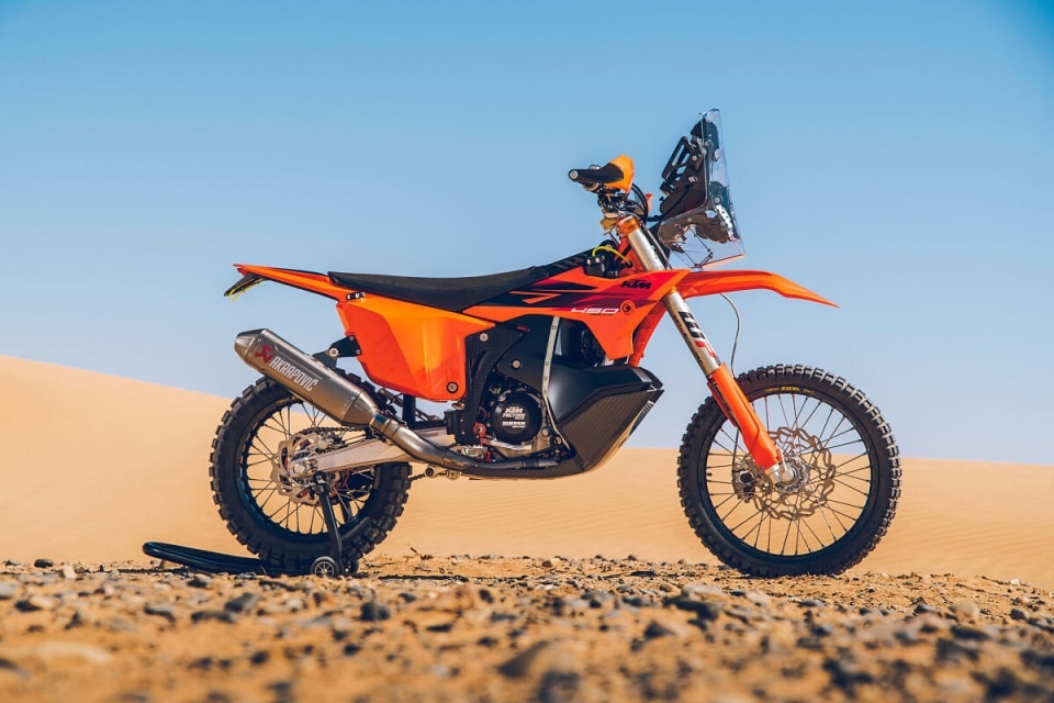 KTM 450 Rally Replica 2027: l'arma totale per il deserto