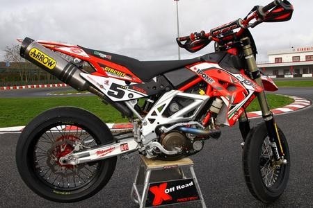 Test Aprilia 450 Adrien Chareyre. L'arma del delitto