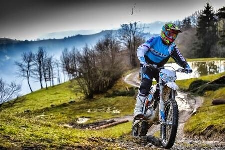 KTM Freeride E-XC. Silenzio, si fa enduro