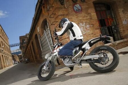 KTM Freeride E-SM. Il motard dà la scossa