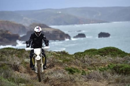Prova Husqvarna 701 Supermoto-Enduro. On the road, again