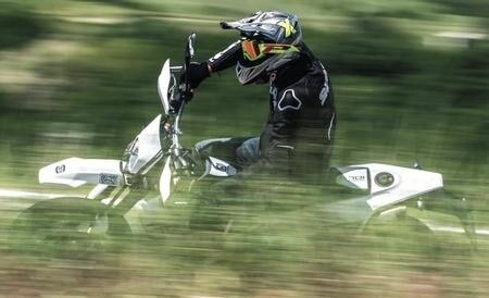 Husqvarna 701 Supermoto. Tutto e subito