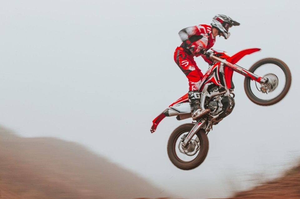 Enduro 250 4T: la comparativa Honda - Husqvarna - KTM Enduro 250 4T: la comparativa Honda - Husqvarna - KTM
