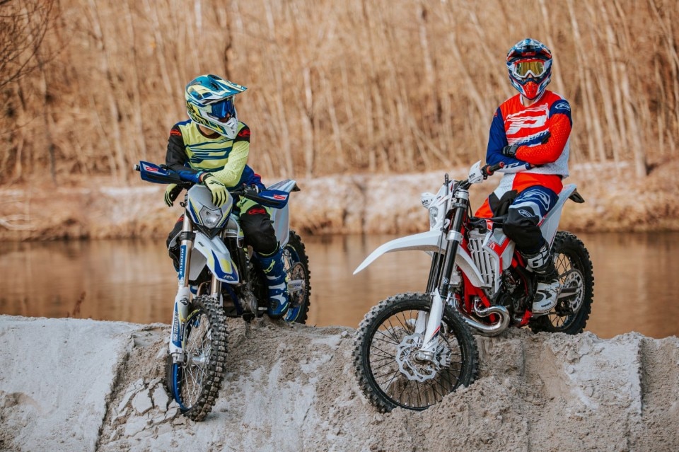 Enduro 2T o 4T? La sfida tra Beta RR 200 Enduro e Sherco 300 SE-F Factory Enduro 2T o 4T? La sfida tra Beta RR 200 Enduro e Sherco 300 SE-F Factory