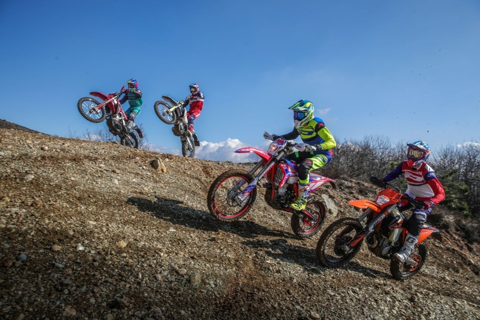 Enduro 450: quattro per quattroemmezzo