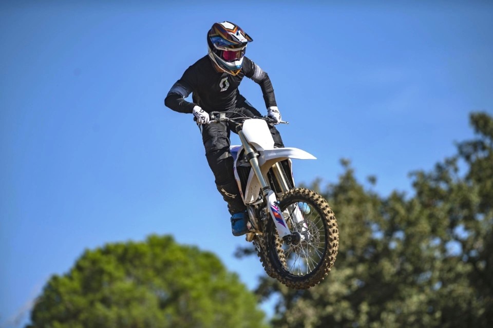Prova Yamaha YZ250F 2024: slim fit Prova Yamaha YZ250F 2024: slim fit