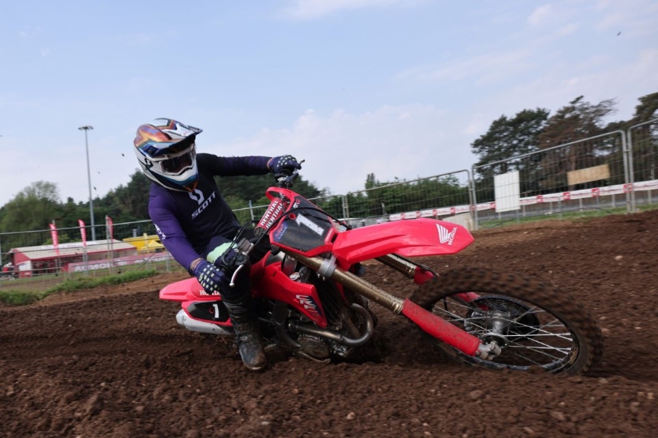 Prova Honda CRF 250R e CRF450R  2025: sempre più su!